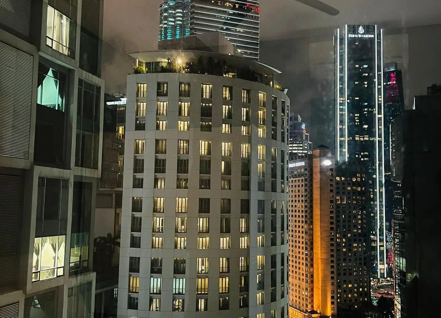 Soho Suites Klcc By Comfort Suites 쿠알라룸푸르 말레이시아